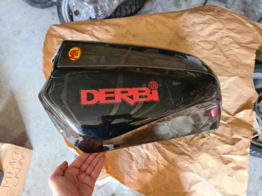 Preview: Verkleidung Helmfach / Tank Original Derbi GPR 50