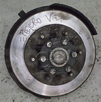 Radnabe/Achsschenkel LV Mitsubishi Pajero 2,5 TDiesel GLS Lang